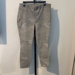 Women's Camouflage Jeggings